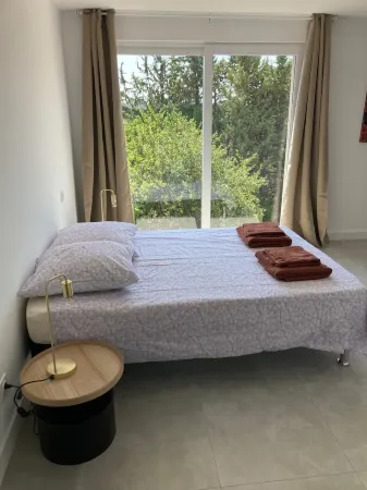 Appartement F3 Spacieux Avec Terrasse Idéal Pour une Famille Proche Centre Ville