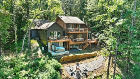 Mountain-Top Adventure meets Picturesque Retreat