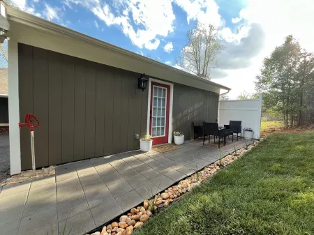 Charming Eastham Guesthouse Отели рядом с Аэропорт Шарлотсвилл