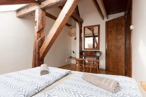 Authentic & Charming Loft-directly in the center
