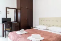 Ben's Homes Elegant Suite Hotels in Mithimna