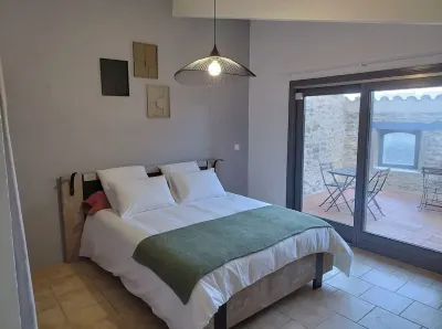 La Montée du Château Hotels near Chateau de Grignan