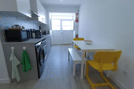 Cozy one-bedroom apartment in the center of Sesimbra. For 4 people