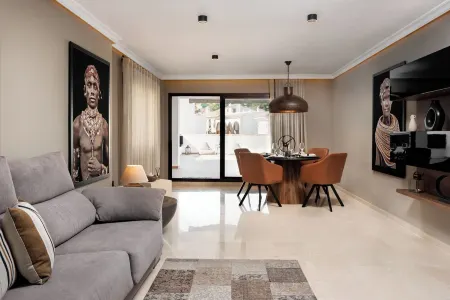 Casa Tomas - in the heart of Benahavis, Marbella. Отели рядом с достопримечательностью «Villa Padierna Driving Range & Michael Campbell Golf Academy»