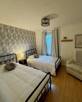 Walk to Broadway! Modern & Spacious 4BR with Off-Streeting Parking