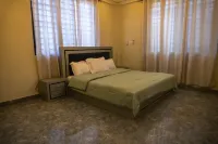 2 bedrooms apartment, 4 guests, Starlink WiFi, DSTV, Netflix, free parking