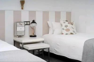 Spacious and Stylish 3 Bedroom Apartment- 4min walk to beach Hotels in Albufereta