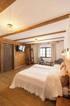 Marvelous 4-bedroom house with WiFi in Moieciu de Sus, near Bran Castle Отели в г. Моєчу-де-Сус