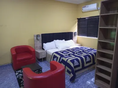 Studio apartment for shortlet in a quiet fully Serviced Estate 24hr power supply Hotel a 