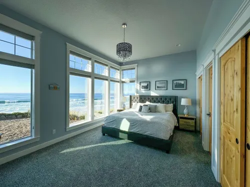 Oceanfront Escape. Cozy & Modern Beach House. Sleeps 10