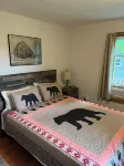 Escape to the Woods! Farmhouse on 10 Acres -Great Wifi, Big Kitchen. Book IT!