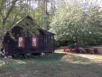 Romantic cabin on horse farm just 6 miles away from historic downtown Dahlonega,