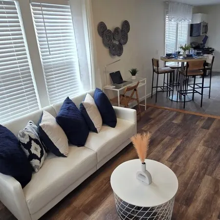 Cozy 2 Bedroom, Near NYC, Easy Parking