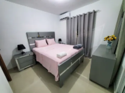 Lovely 3-bedroom condo with one parking available Hotels in 