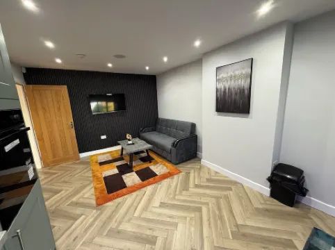 Luxurious 3-bedroom apartment with WiFi in charming Wolverhampton