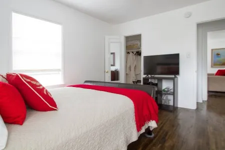 Welcome to Venice Beach! Steps from Abbot Kinney! Отели рядом с достопримечательностью «Аббот Кинни Бульвар»