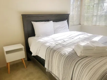 Lovely 4BR3BA House downstairs office private fenced yard 30% monthly discount Отели рядом с достопримечательностью «WinCo Foods»