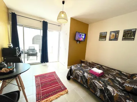 La Petite Majorelle Отели в г. Либурн