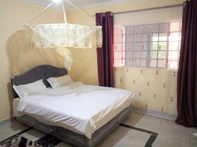 Roma Stays- Stylish modern two/one bedroom in Busia near Weighbridge