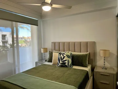 Ocean front apartment with stunning pool view Отели рядом с достопримечательностью «Chinatown, Gold Coast»