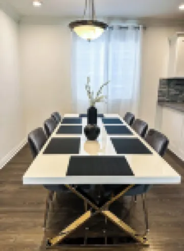 House of Gucci Inspired I 4BR + Free Parking + Prime Location IDiscounted Rate