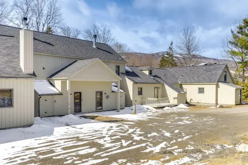 3 min to Mt Snow & FREE Shuttle! Family-Size fun, Wood Fireplace, Arcades.