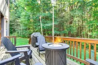 3 min to Mt Snow & FREE Shuttle! Family-Size fun, Wood Fireplace, Arcades.