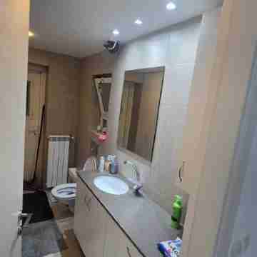 Spacious 3-bedroom house in enchanting Jerusalem with WiFi, AC Rooms