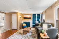 King Bed Private Parking  Fast Internet