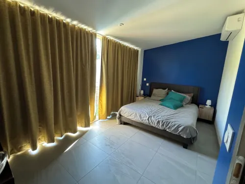 Bright apartment with large terrace & jacuzzi