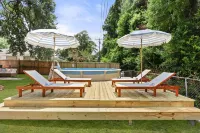 NEW! Between Savannah/Tybee w/ Pool, Patio, Murals, Fire Pit, & more!