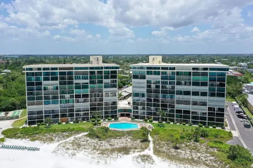Gorgeous  2-bedroom penthouse apartment in wonderful Siesta Key
