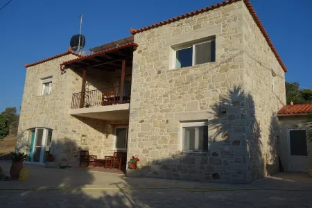 Ein Ruhiges Apartment in Sivas mit dem Panoramablick auf Psiloritis-gebirge