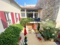 Charming Provençal studio with peaceful patio. Alpilles Hotels in Eyragues