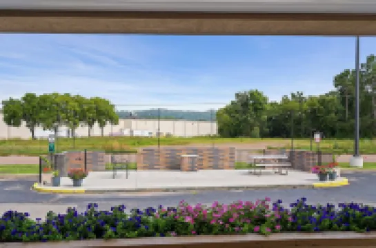 拉克羅斯-納拉斯卡溫德姆唄盟套房飯店