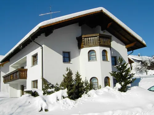 Cozy apartment on a quiet south-facing slope in close proximity to nature Hotels in Neuschonau