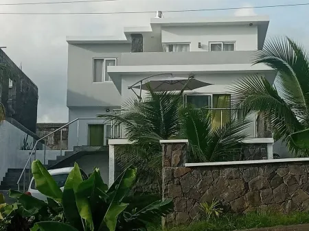 Modern house with swimming pool surrounded by nature Отели в г. Chamouny