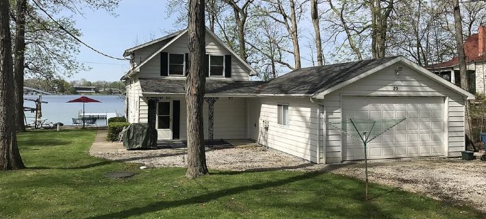 Lake James Red Sands Beach Lake Front Cottage - Family Friendly!! Hotels in Steuben County