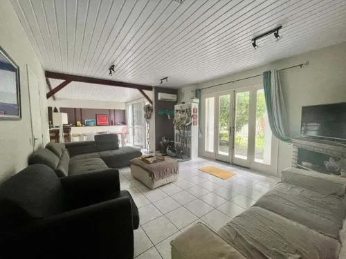 Belle Villa is  At 15' from the Lagoon Poe