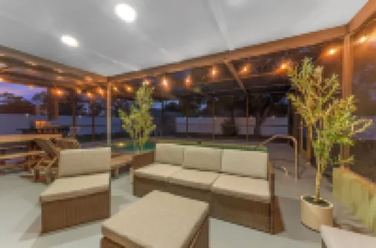 Charming 2-bedroom house with pool and fenced in backyard. Sleeps 8