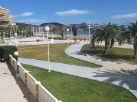 Beachfront apartment 40 k. from Valencia, services all year round, Hotels in Cullera
