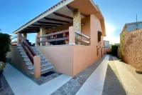 Villa Luigi - Villa with Large Terrace and Barbecue for Families and Groups