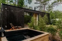 Luxury Spa Tiny House with hottub, in the woods, Japandi style Hotels in Nunspeet