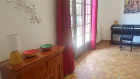 Comfortable Villa with 4 Bedrooms, Nature and Calm near Paris Отели в г. Понто-Комбо