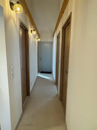 4-bedroom house with pool and air conditioning