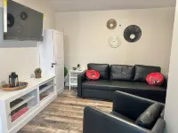 The Cardinal. Newly built 1-bedroom cottage w/ WiFi and AC in delightful Muncie