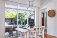 Luxe-Coastal Balmoral Townhouse Hotels in Mosman