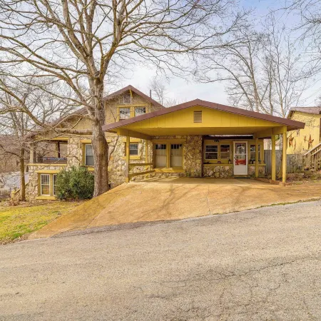 Historic 'Hardy House' on Main Street w/ Fire Pit!