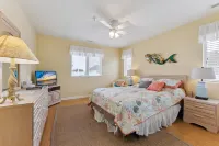 Private Balcony and Communal Pool - Stylish Ocean View Condo