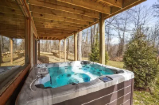 Modern Luxury I Hot Tub I Hiking